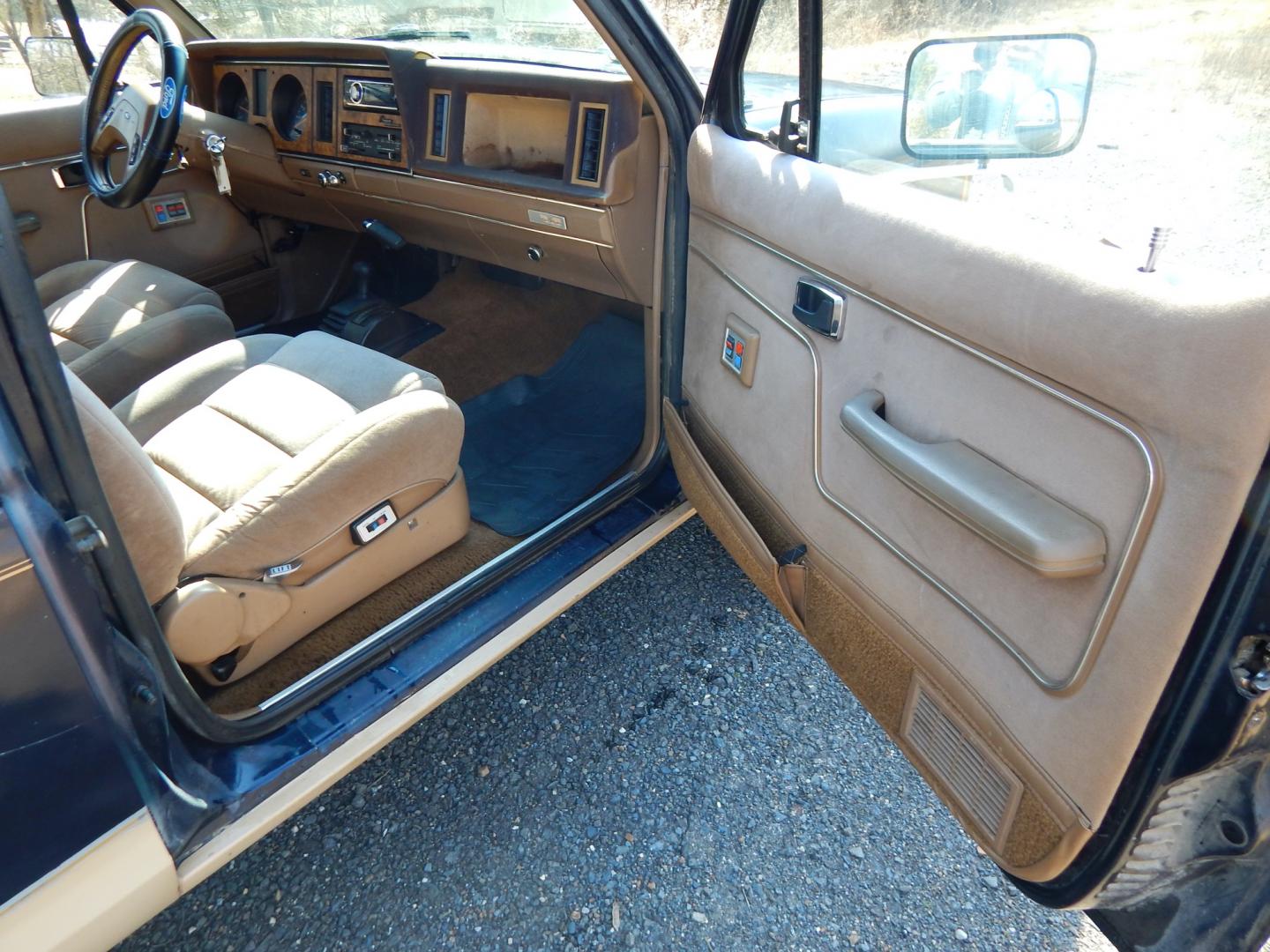 1988 Blue /Tan Ford Bronco II 4WD (1FMCU14T6JU) with an 2.9L V6 OHV 12V engine, 4-Speed Automatic Overdrive transmission, located at 6528 Lower York Road, New Hope, PA, 18938, (215) 862-9555, 40.358707, -74.977882 - Here we have a 1988 Ford Bronco 2 with a 2.9L V6 putting power to a 4x4 automatic transmission. Options include: tan cloth interior, heat/AC, XD Vision radio, power windows, cruise control, tilt steering wheel, front/rear defrost windows, spare tire cover, 15 inch alloy wheels with 4 Solarus AP tire - Photo#27